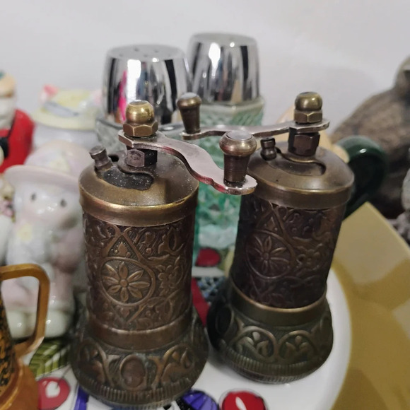 VINTAGE SALT & PEPPER Shakers Bronze Handmade Turkish - Picture 1 of 3
